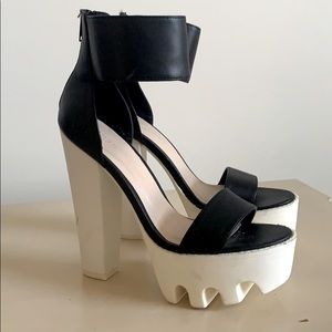 SEMI NEW! — BLACK // WHITE PLATFORMS